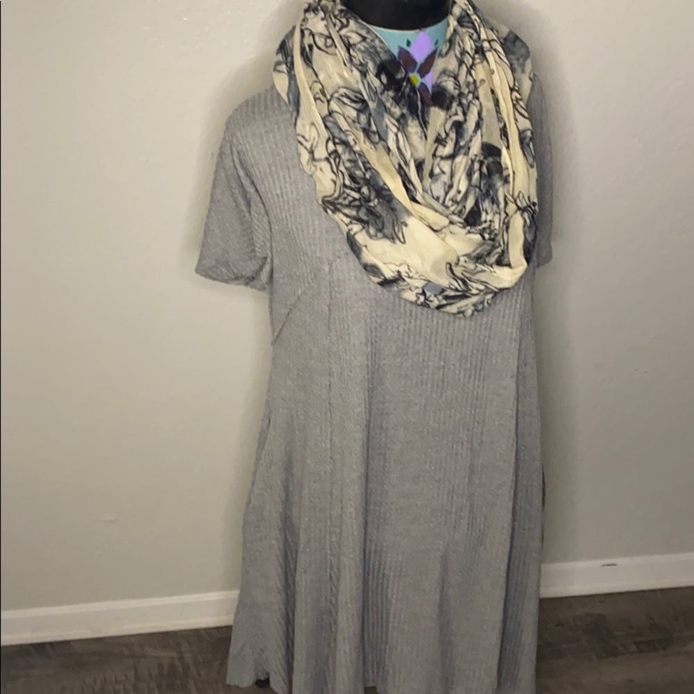 **Size L** T-Shirt Dress